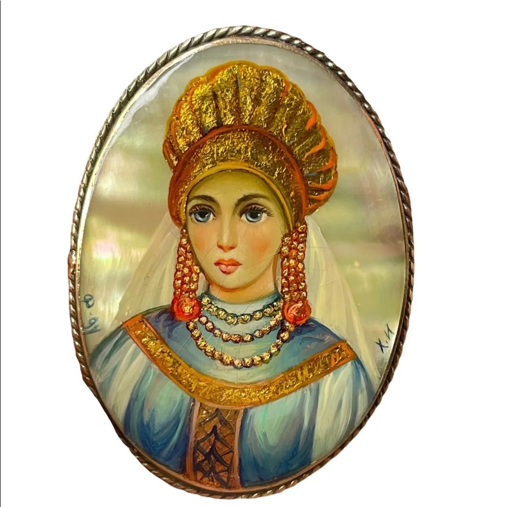 Hand Painted MOP Mother of Pearl Portrait Brooch Gold Gilt On Nickel Russian?